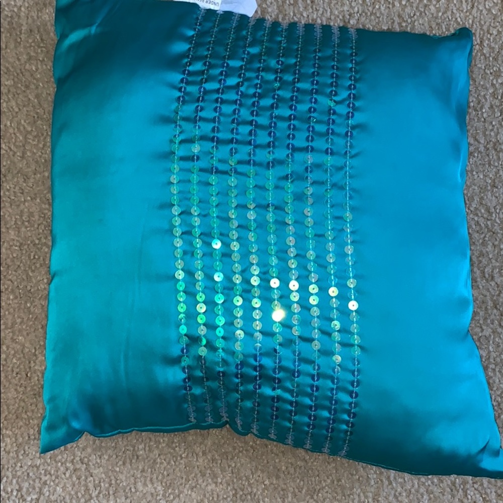 Comforter - Picture 3 of 4